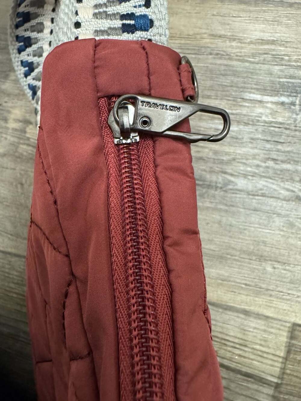 NWOT Travelon Anti-Theft Boho Crescent Crossbody Bag in Paprika RFID Protection - Picture 4 of 5